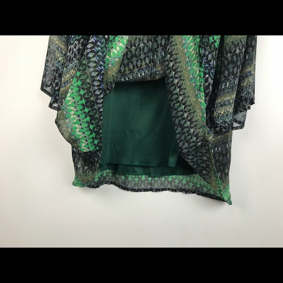 Everly Green Printed Bell Sleeve Mini Dress - Picture 4 of 5